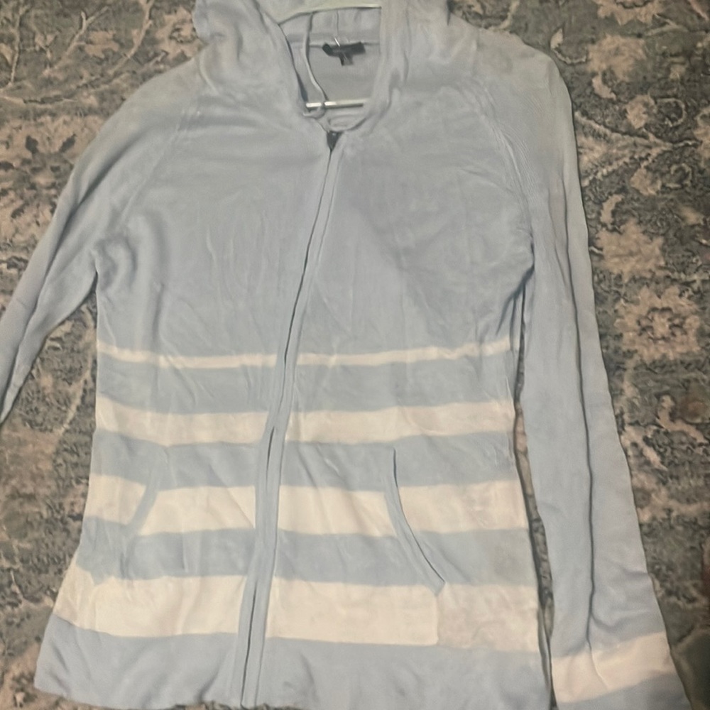 SW. Color blue and White. Size M